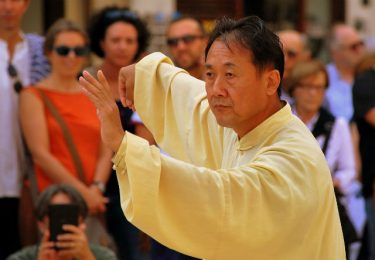 肩こり持ちにもおすすめ！生活に太極拳を取り入れよう