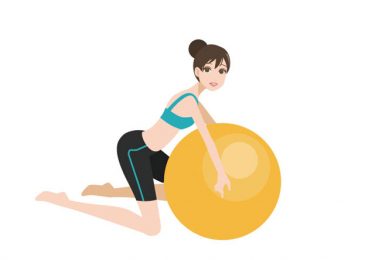 腰とお腹を同時に攻めよう！バランスボールエクササイズガイド