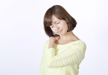 正しい姿勢が身につけば肩こりが改善する？
