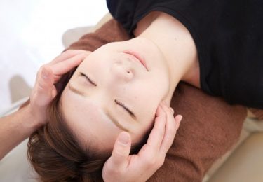 肩こりに悩んだら『自分でできるリンパマッサージ』