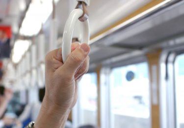 歩き方から姿勢を変えよう！肩こりに効果的なウォーキングの極意とは！？