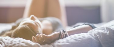寝返りのしやすさも必要。腰痛対策のためのマットレス選び