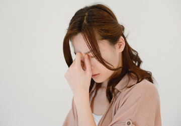 肩こりの原因にも…。つらい目の疲れを解消しよう